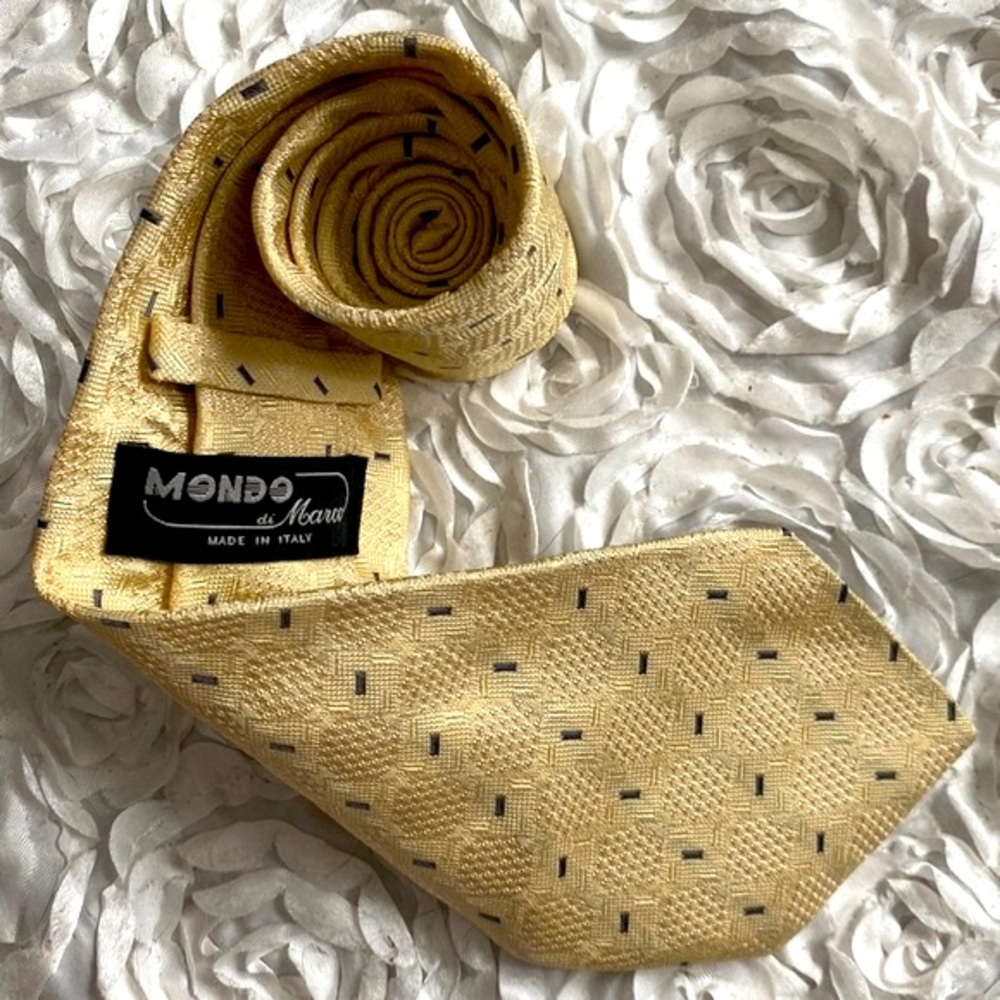 New Mondo di Marco mens champagne silk tie
